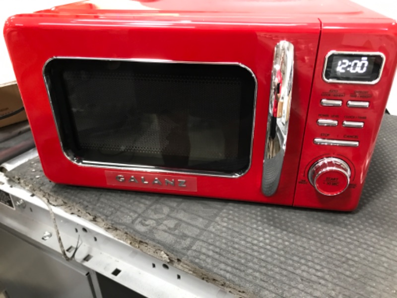 Photo 2 of 
Galanz GLCMKZ07RDR07 Retro Countertop Microwave Oven with Auto Cook & Reheat, Defrost, Quick Start Functions, Easy Clean with Glass Turntable, Pull...
Color:Red
Size:.7 cu ft
Style:Modern
Pattern Name:Microwave Oven