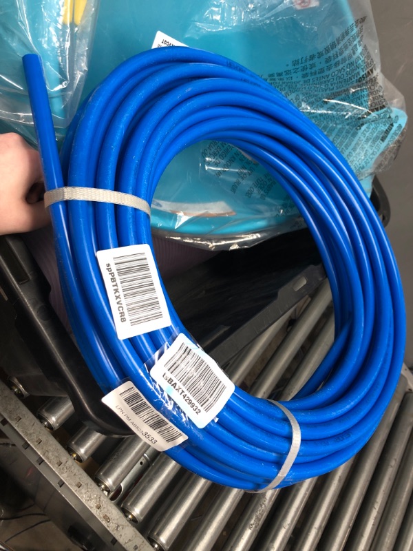 Photo 2 of VEVOR Pex Tubing, 1" Pex Pipe 300ft Flexible Pex Hose Non Oxygen Barrier Pex Tube Coil 80-160psi Pex Water Line Blue Pex Piping for Hot & Cold Water Plumbing Open Loop Radiant Floor Heating System Blue 300FT Pex Piping