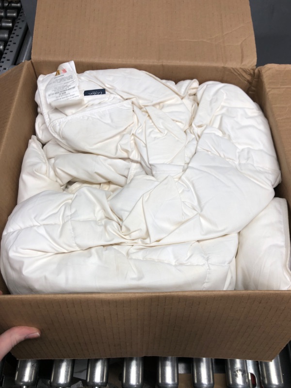 Photo 2 of Globon Goose Down Comforter King Size,Medium Weight Duvet Insert for All Season ,45OZ,650 Fill Power ,100% Cotton with Corner Tabs,White… White-medium Weight King 106"x90"