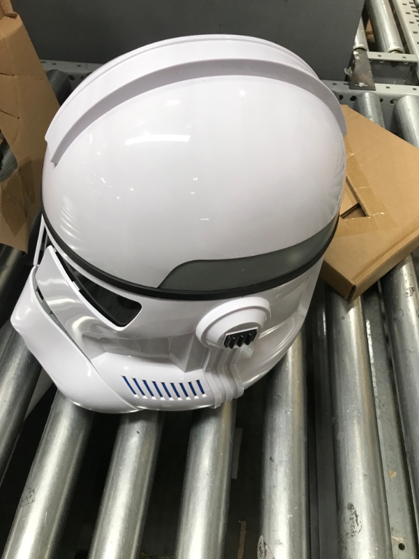 Photo 2 of STAR WARS The Black Series Phase II Clone Trooper Premium Electronic Helmet, The Clone Wars Roleplay Collectible, Kids Ages 14 and Up  (F3911)