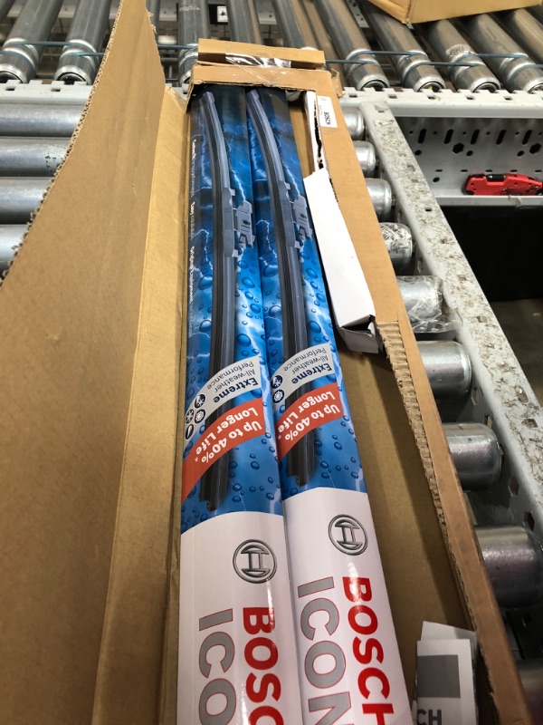 Photo 1 of Bosch ICON Wiper Blades 22OE22OE (Set of 2) Fit Cadillac: 08-07 Escalade, Mercedes-Benz: 2013 C250, Porsche: 12 911, Volkswagen: 18-12 Beetle +More, Up to 40% Longer Life, Frustration Free Packaging 22OE and 22OE Frustration Free Combo Wiper Blades