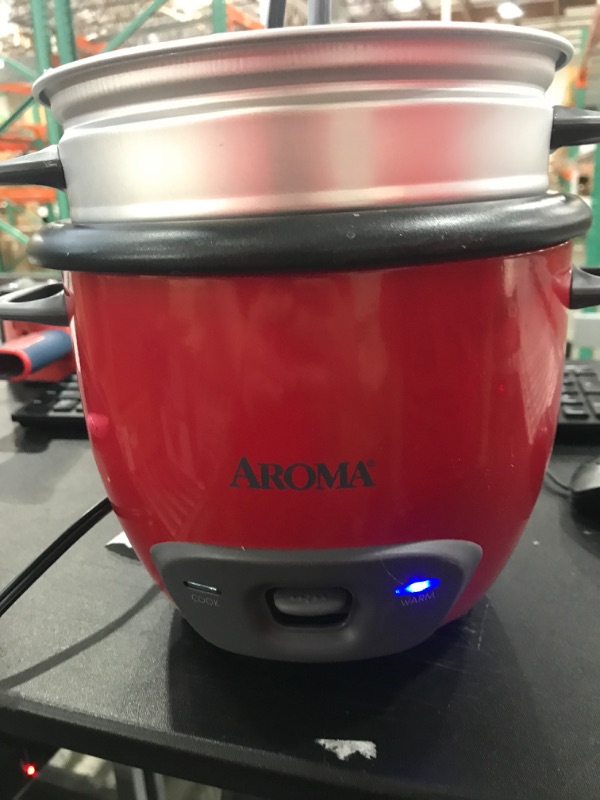 Photo 3 of *** POWERS ON *** Aroma 6-Cup Rice Cooker and Food Steamer