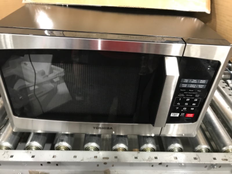 Photo 3 of *** UNABLE TO TEST *** TOSHIBA EM925A5A-SS Countertop Microwave Oven, 0.9 Cu Ft With 10.6 Inch Removable Turntable, 900W, 6 Auto Menus, Mute Function & ECO Mode, Child Lock, LED Lighting, Stainless Steel