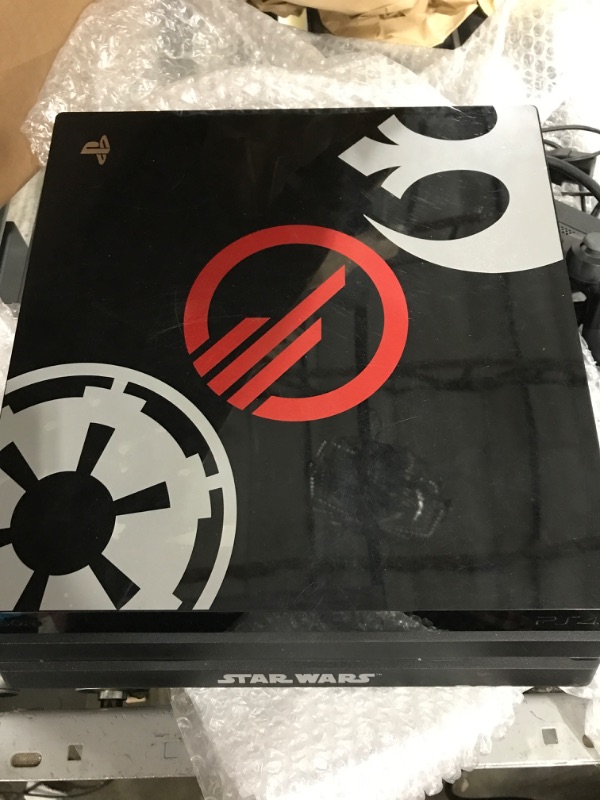 Photo 1 of *** POWERS ON *** PlayStation 4 Pro 1TB Limited Edition Console - Star Wars Battlefront II Bundle [Discontinued]
