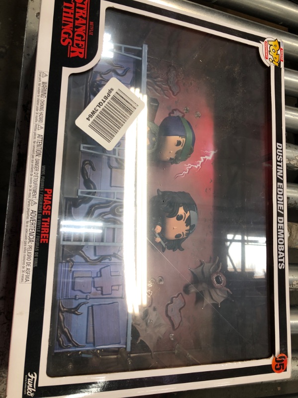 Photo 2 of **BOX HAS DAMAGED**
Funko Pop! Moments Deluxe: Stranger Things - Phase Three, Dustin, Eddie, Demobats