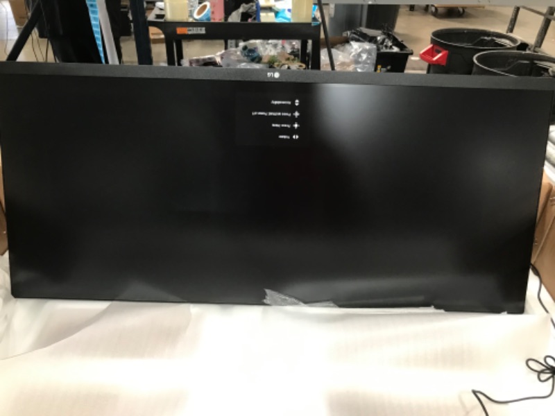 Photo 3 of LG 34" UltraWide IPS FreeSync LED Monitor 2560 x 1080 21:9 34WL600-B