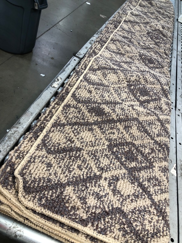 Photo 1 of 6' x 9' Area Rug(Unknown Brand)