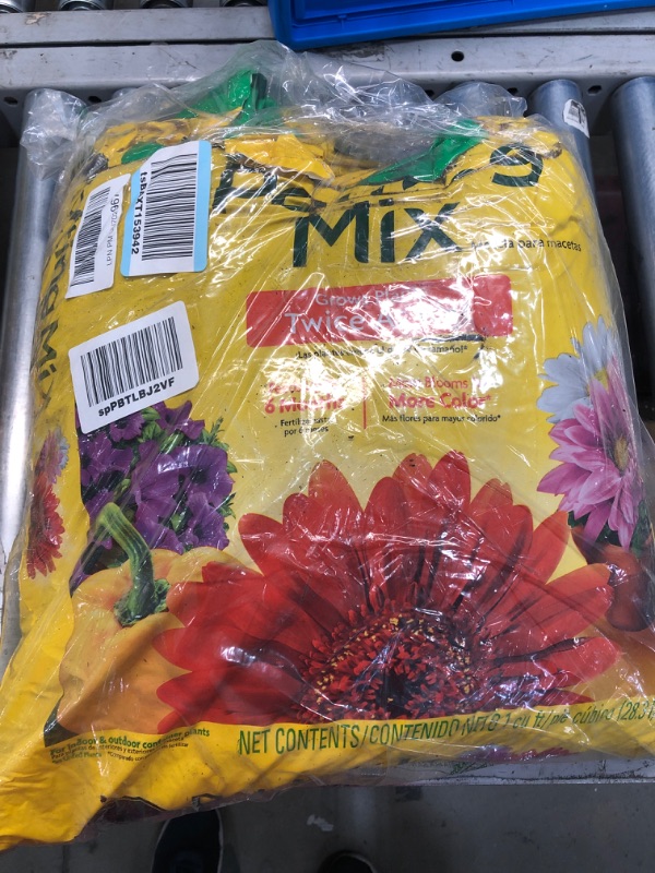 Photo 2 of *READ NOTES*Miracle-Gro Potting Mix 1 cu. ft. 1 cu. ft. Single Pack