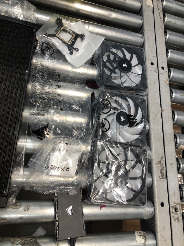 Photo 5 of Corsair iCUE H170i Elite CAPELLIX XT Liquid CPU Cooler - Three AF140 RGB Elite Fans - 420mm Radiator - Intel® LGA 1700, 1200, 115X, 2066, AMD® AM5, AM4 - Included iCUE Commander CORE - Black ELITE CAPELLIX XT 420mm Radiator Black