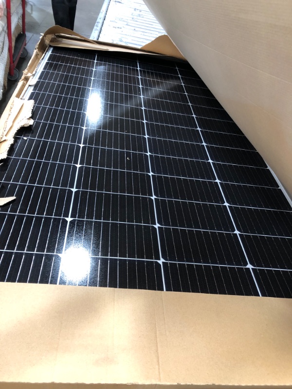 Photo 2 of 220W 12V Monocrystalline Solar Panel
