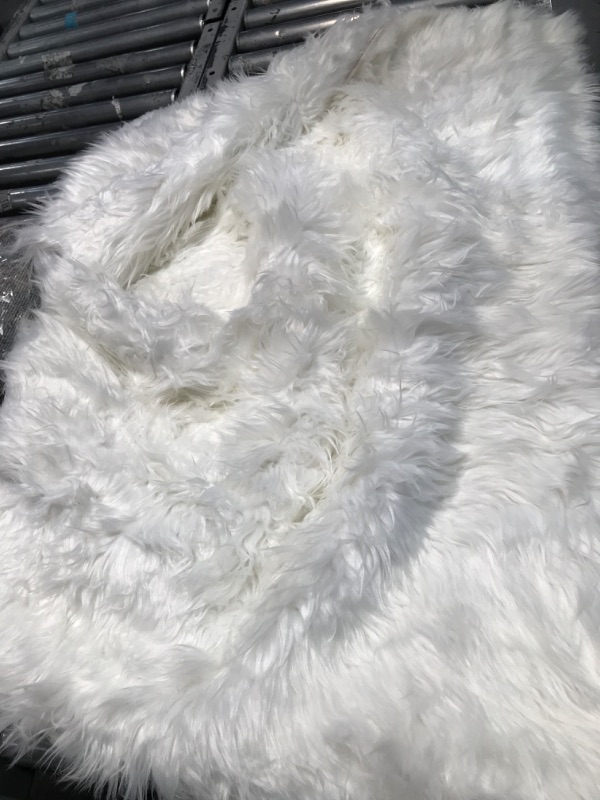 Photo 1 of 5' x 7' Fluffy White Fur Rug