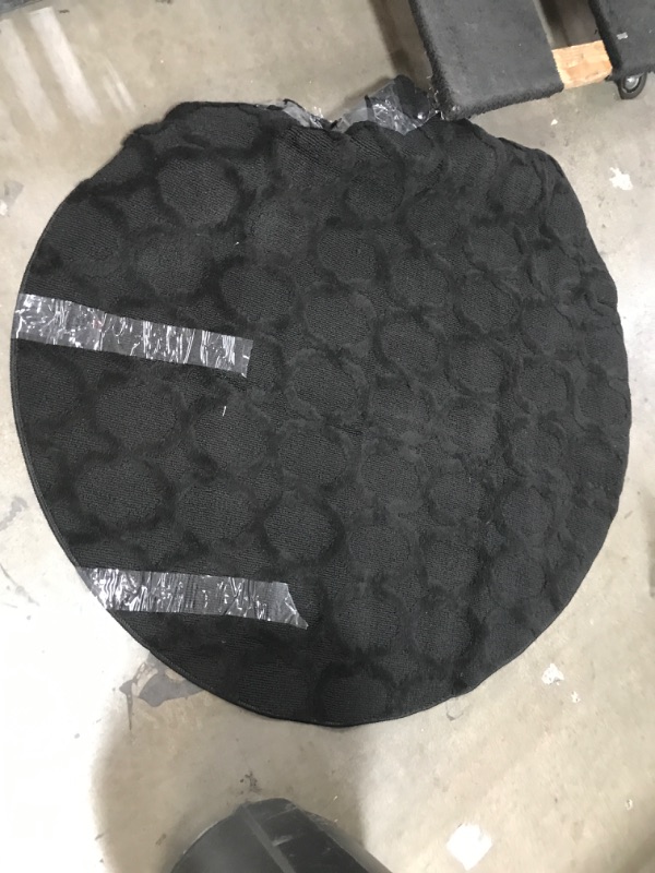 Photo 1 of 5ft round black rug.