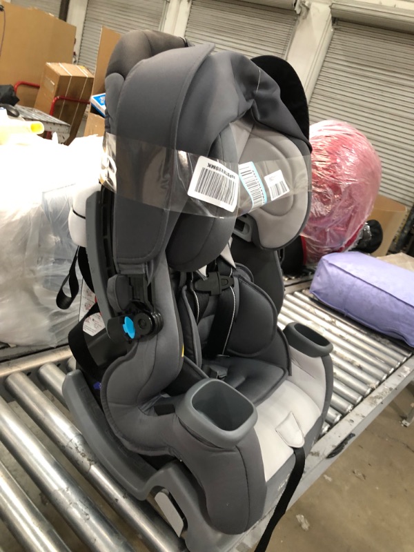 Photo 3 of **USED ITEM**
BABYTREND GRAY CAR SEAT