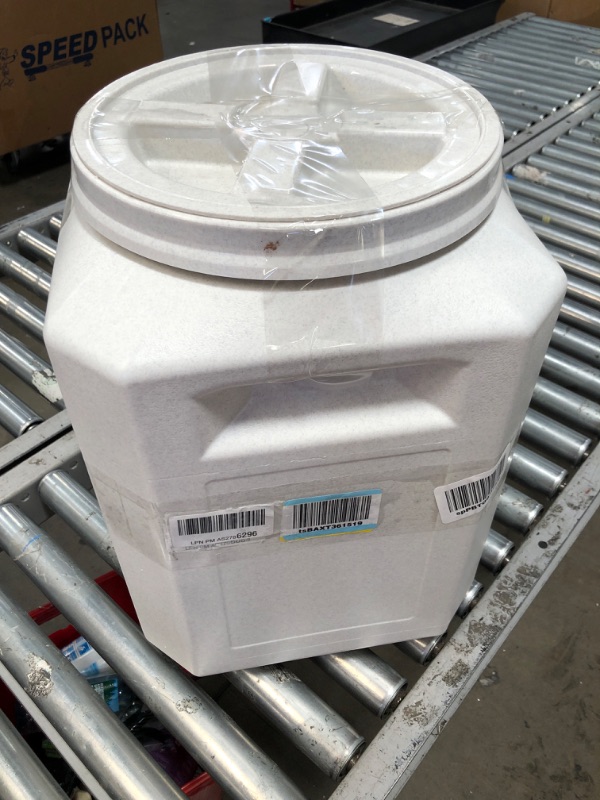 Photo 1 of *** USED IN GOOD CONDITION *** Gamma2 Vittles Vault Outback Food Storage Container, 50 Pounds