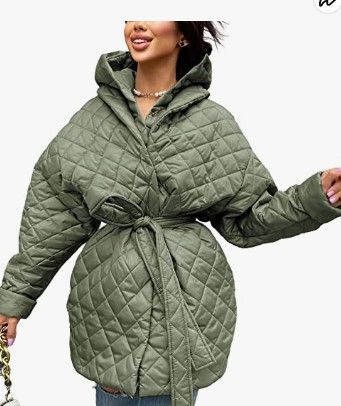 Photo 1 of BTFBM Women Button Down Quilted Jacket Coat 2023 Fall Winter Fashion Belt Pockets Removable Padded Hood Puffer Outerwear
SIZE MEDIUM 