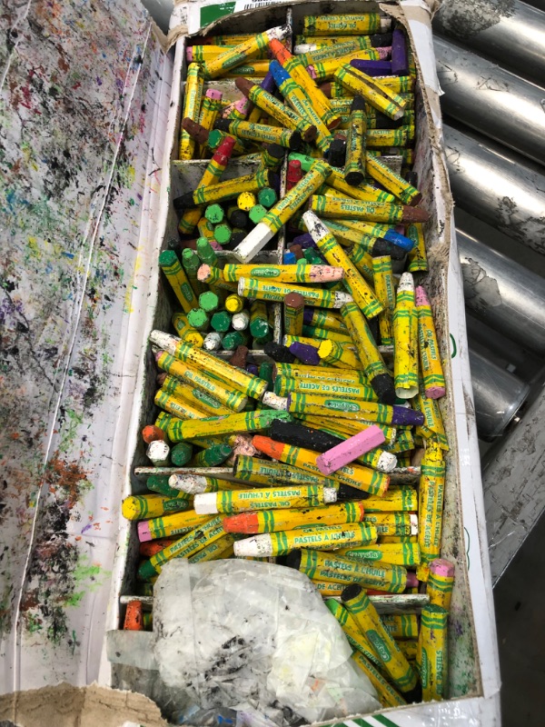 Photo 1 of Crayola Oil Pastels Classpack (box of 336)