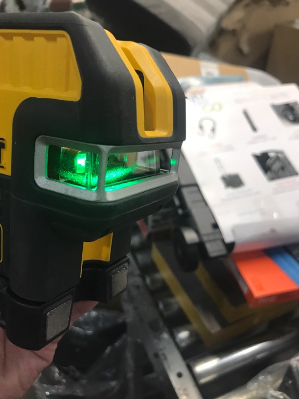 Photo 7 of ** tested- powers on *** "DeWALT DW0825LG 12V 5-Spot Magnetic Cordless Cross Line Green Laser"
