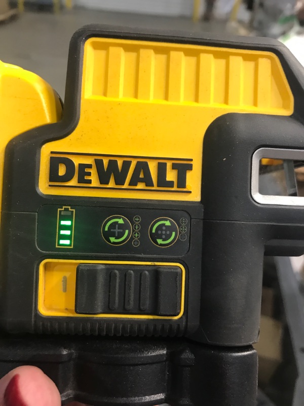 Photo 6 of ** tested- powers on *** "DeWALT DW0825LG 12V 5-Spot Magnetic Cordless Cross Line Green Laser"
