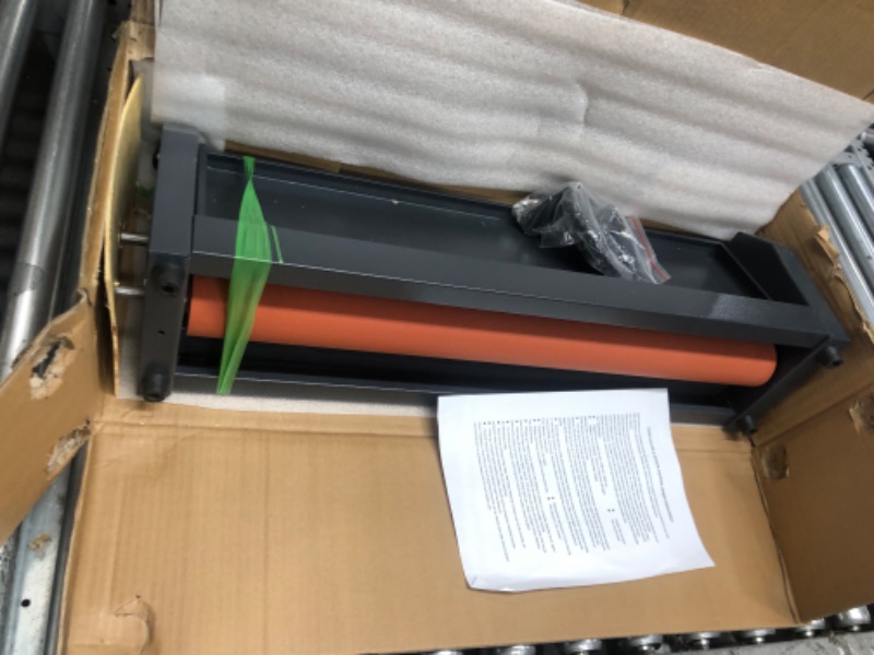 Photo 4 of VEVOR 25 Inch Manual Cold Roll Laminator 1.18" Thickness Foldable Roll Laminating Machine Vinyl Photo Film Mounting Laminator for Commercial Professional Uses (25"Max Film Width) 25inch