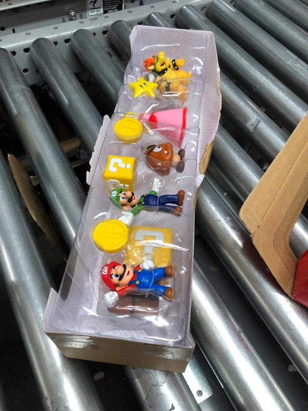 Photo 3 of Nintendo Super Mario Deluxe Mushroom Kingdom Castle Playset with 5 2.5" Articulated Action Figures & 4 Accessories (Includes Mario, Luigi, Princess Peach, Bowser)