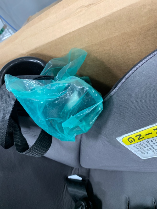 Photo 4 of Used *** Cosco Onlook 2-in-1 Convertible Car Seat, Rear-Facing 5-40 pounds and Forward-Facing 22-40 pounds and up to 43 inches, Black Arrows