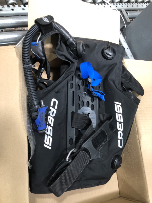 Photo 4 of Scuba Diving Full Vest Inflation BCD - New Comfortable Waistband - Completely Foldable for Traveling - Aviator: designed in Italy by Cressi Medium