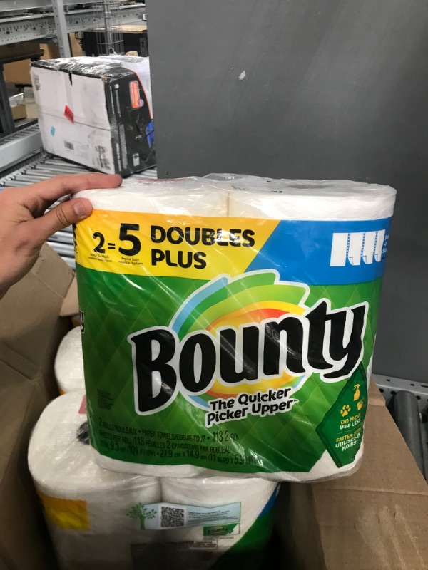 Photo 1 of Bounty Select-A-Size, 2-ply 114 sheets Paper Towel Big Roll - White - 2-Pack White 114 Count (Pack of 2)