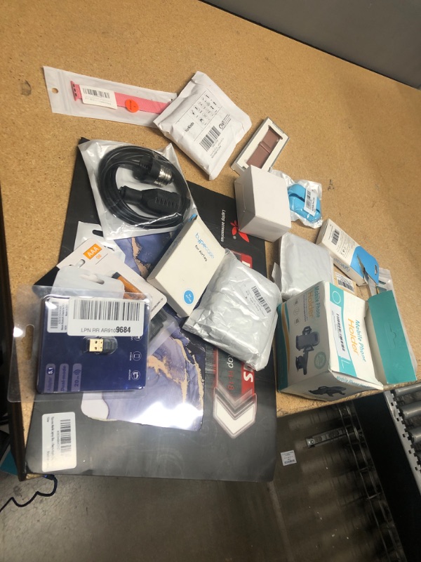 Photo 1 of MISCELLANEOUS BUNDLE OF ASSORTED ELECTRONICAL GOODS