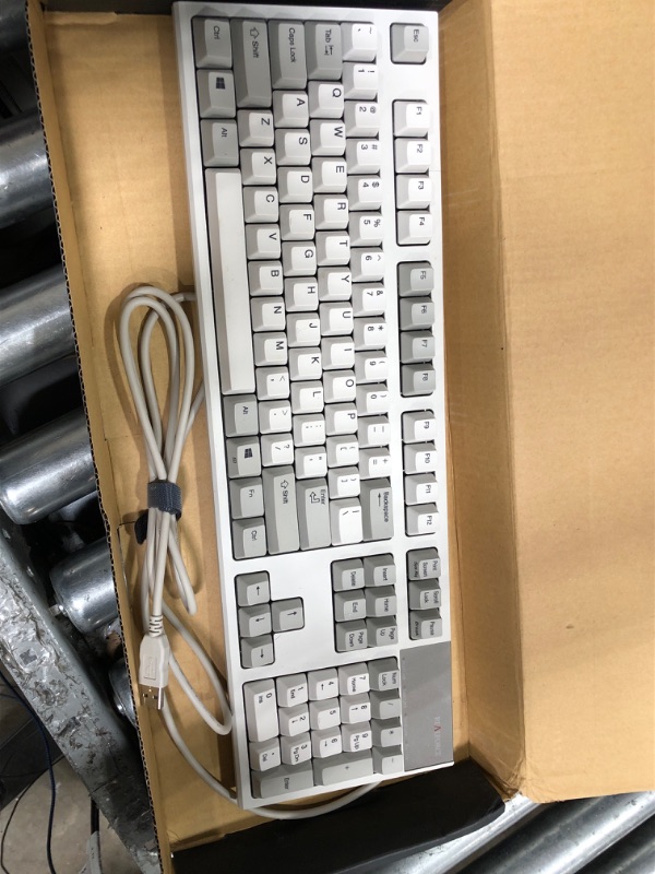 Photo 2 of Realforce R2 Keyboard (Full, Ivory, 55G)
