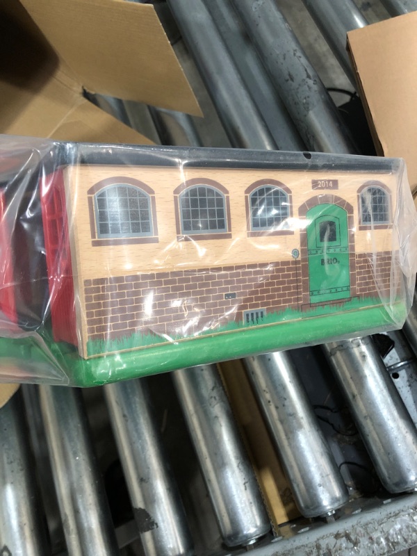 Photo 4 of BRIO World - 33736 Grand Roundhouse | 2 Piece Toy Train Accessory for Kids Age 3 and Up