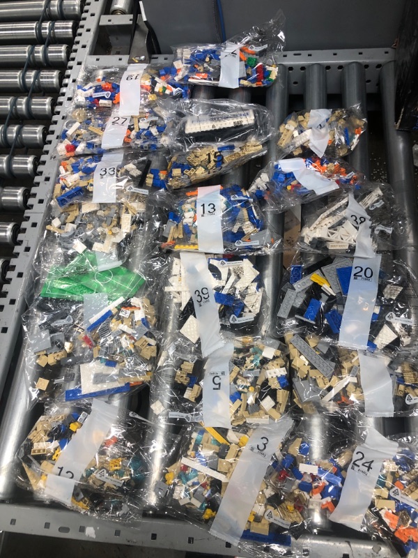 Photo 3 of LEGO Icons Real Madrid – Santiago Bernabéu Stadium 10299 Building Set for Adults (5876 Pieces)