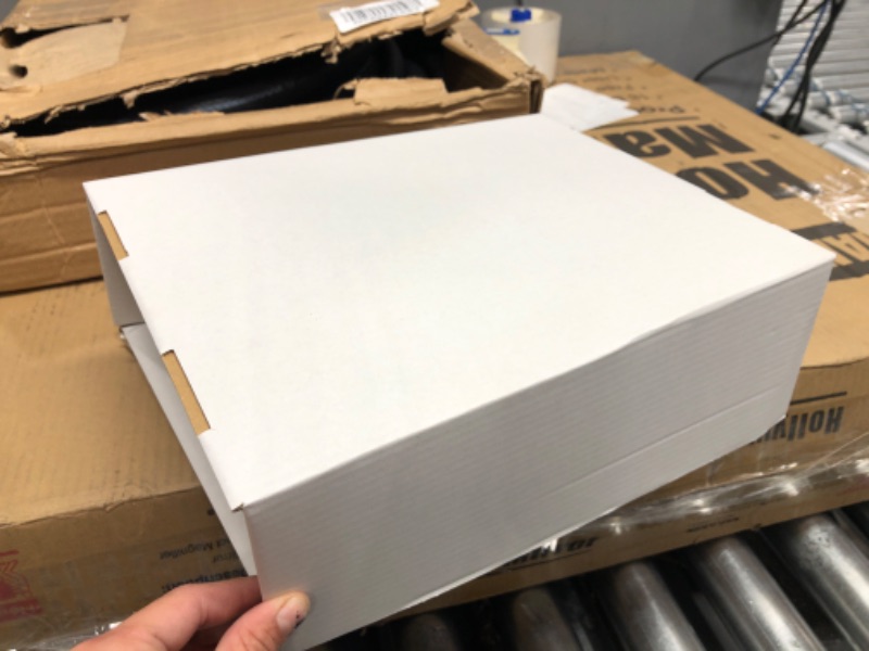 Photo 2 of 20pk- white folding boxes