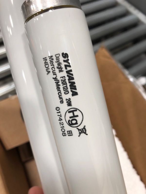 Photo 2 of F20T12/D/ECO 24 Inch 20 Watt T12 Daylight Fluorescent Tube Light Bulb 20W 6500K Replaces - GE F20T12/D/ECO/UPC F20T12/SUN/ECO F20T12/D/ECO F20T12/D/ALTO
