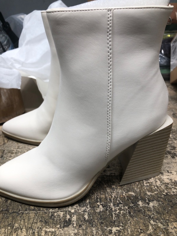 Photo 2 of COUTGO WOMEN'S ANKLE BOOTS POINTED TOE BAVK ZIPPER WHITE SIZE 5.5