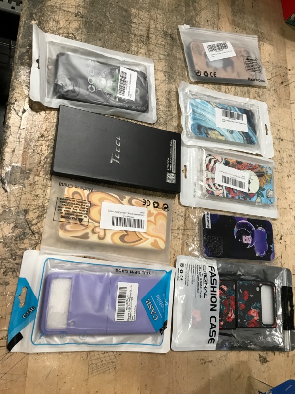 Photo 1 of MISCELLANEOUS BUNDLE OF ASSORTED IPHONES AND OTHER ELECTRONICAL GOODS