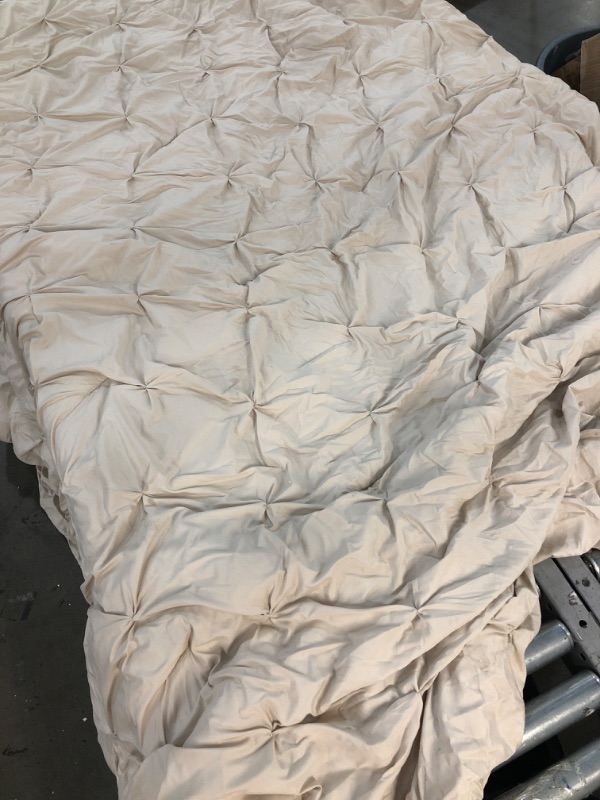 Photo 2 of 
Bedsure Duvet Insert Queen Comforter Beige - All Season Quilted Down Alternative Comforter for Queen Bed, 300GSM Mashine Washable Microfiber Bedding...
Size:Beige
Color:Queen