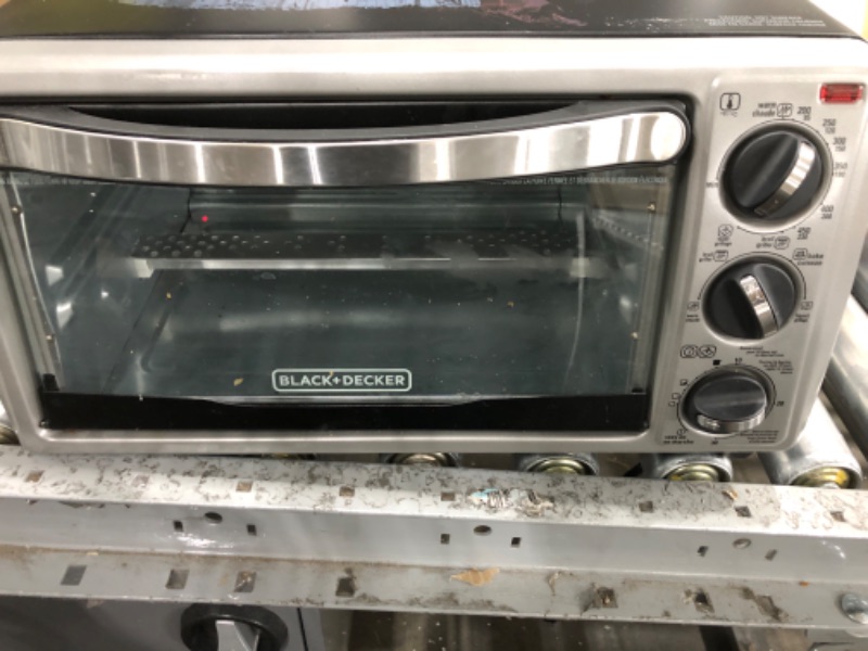 Photo 4 of ***POWERS ON***BLACK+DECKER 4-Slice Convection Oven, Stainless Steel, Curved Interior fits a 9 inch Pizza, TO1313SBD silver