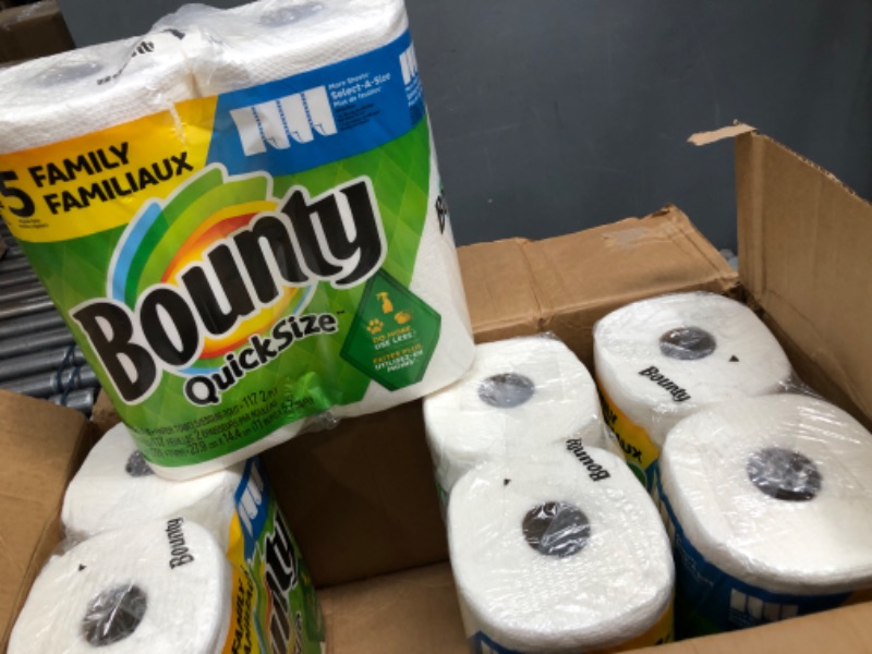 Photo 2 of Bounty Quick Size Paper Towels, White, 4 Packs Of 2 Family Rolls = 8 Family Rolls 128 Count (Pack of 8)