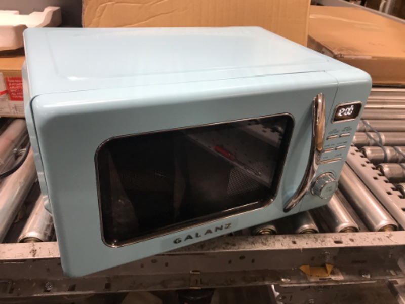 Photo 2 of 0.9 cu. ft. 900-Watt Retro Countertop Microwave in Blue