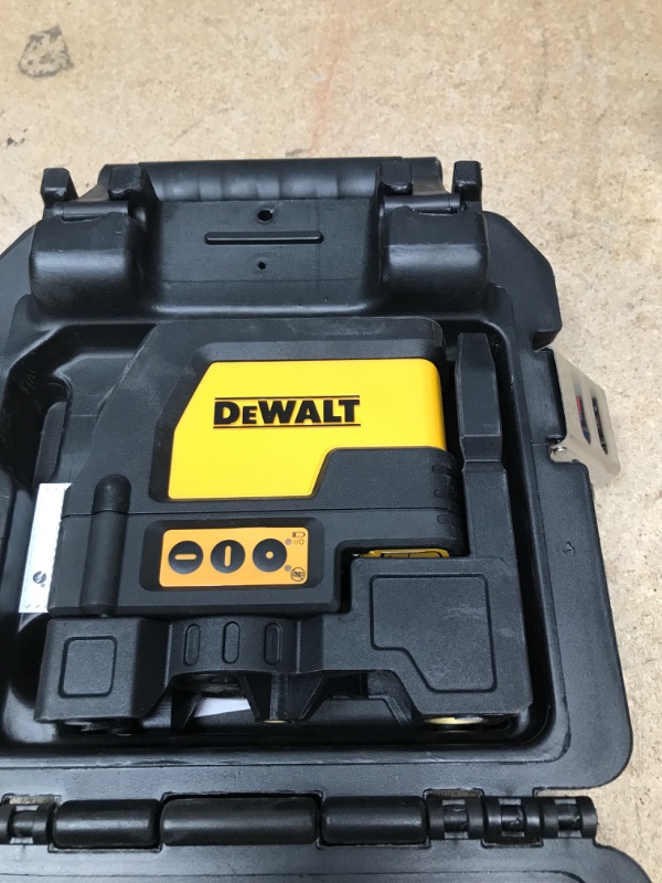 Photo 2 of 
DEWALT Level, Cross Line Laser, Green (DW088CG)
