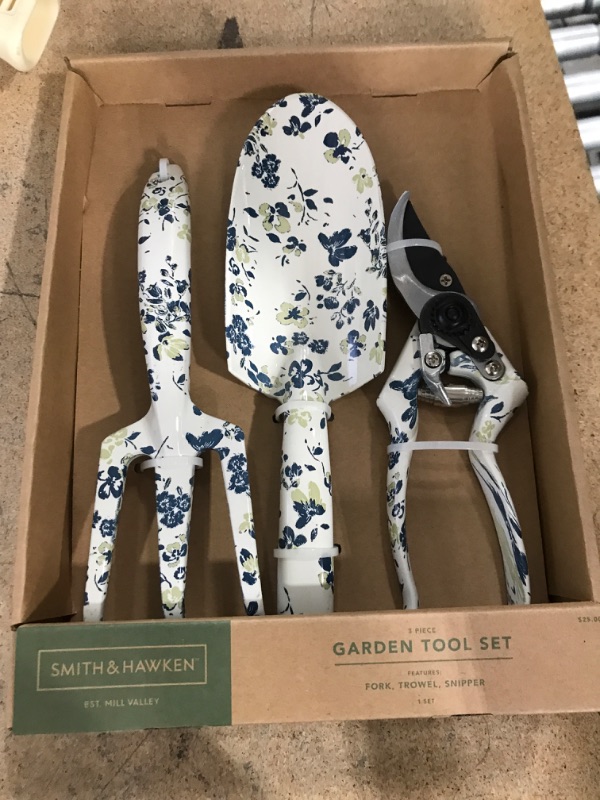 Photo 1 of 3pc Pruner, Cultivator, and Trovel Gardening Set - Smith & Hawken
