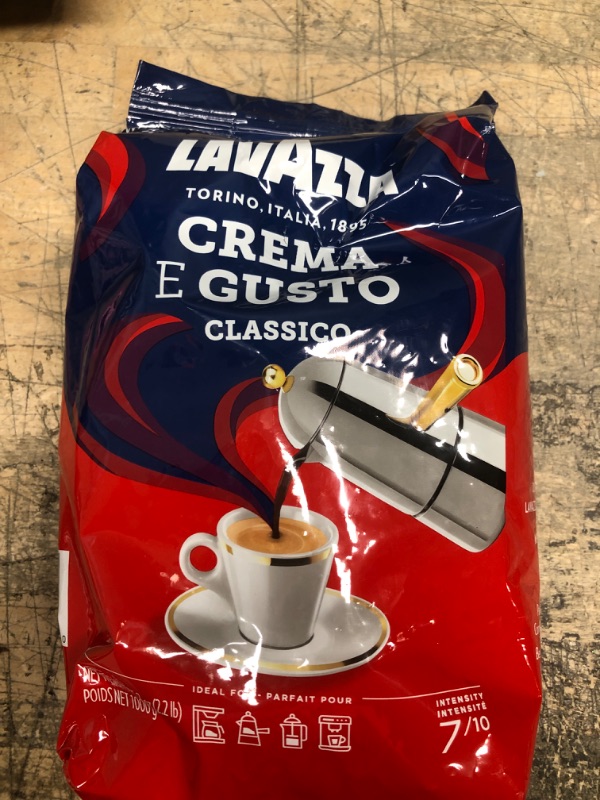 Photo 3 of *** EXP 08/03/2023 *** Lavazza Crema E Gusto Whole Bean Coffee 1 kg Bag, Authentic Italian, Blended and roasted in Italy, Full-bodied, creamy dark roast with spices notes 2.2 Pound (Pack of 1) Crema e Gusto