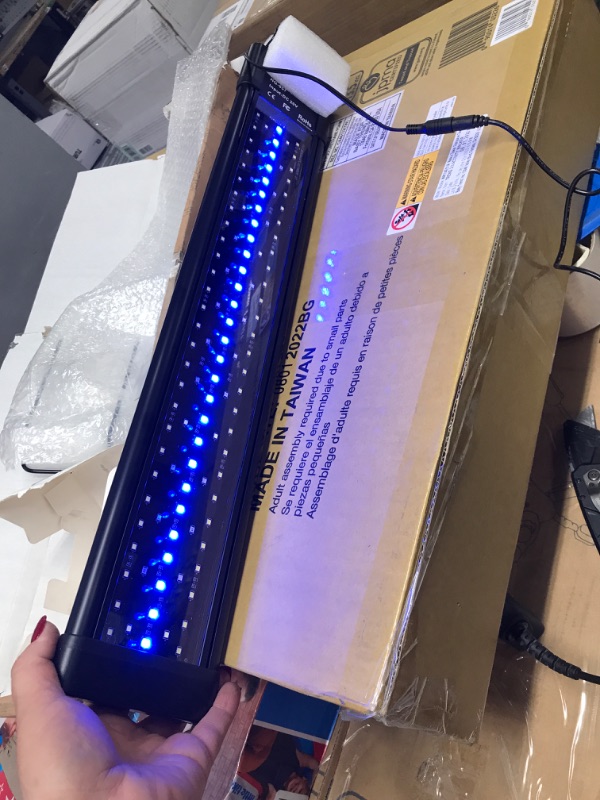 Photo 2 of *** TESTED - POWERS ON *** Hygger Auto On Off 24-30 Inch LED Aquarium Light Extendable Dimable 7 Colors Full Spectrum Light Fixture for Freshwater Planted Tank Build in Timer Sunrise Sunset 36W(24"-30")