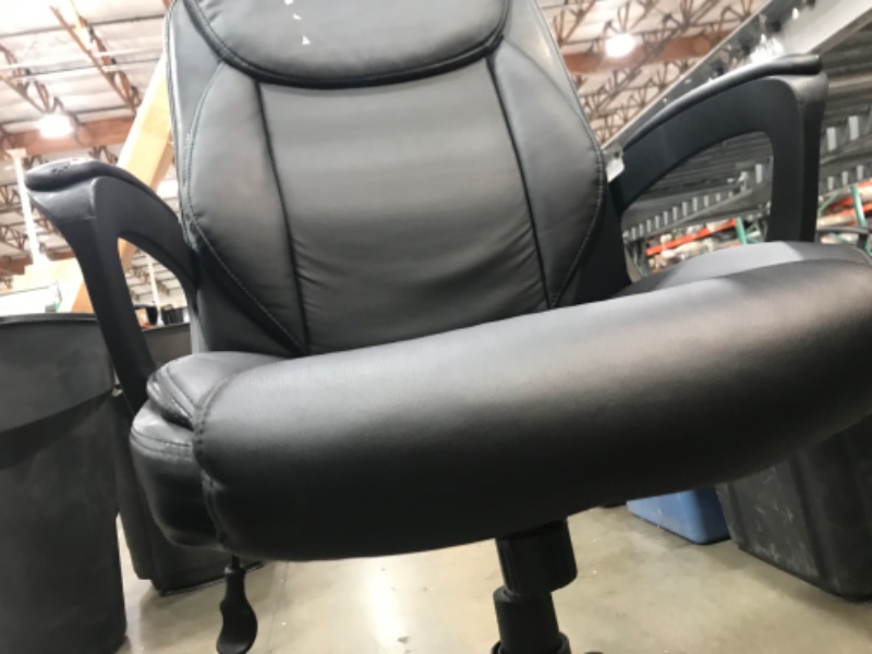 Photo 5 of Black office chair with 5 wheels