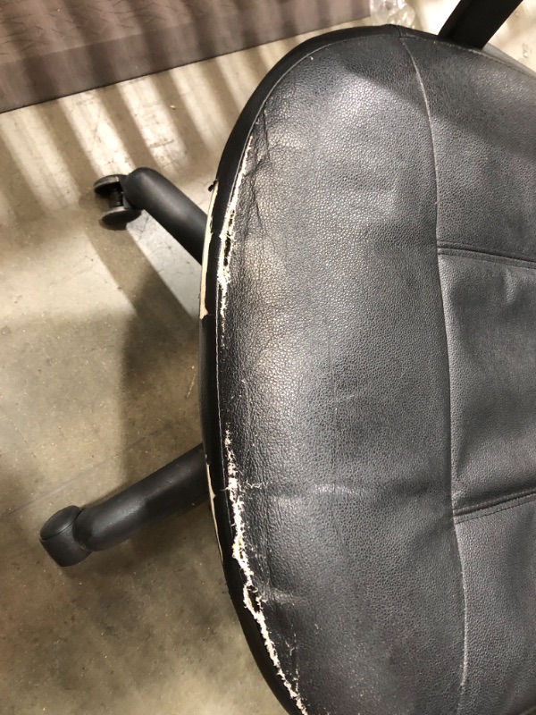 Photo 2 of used/ torn
black office chair 