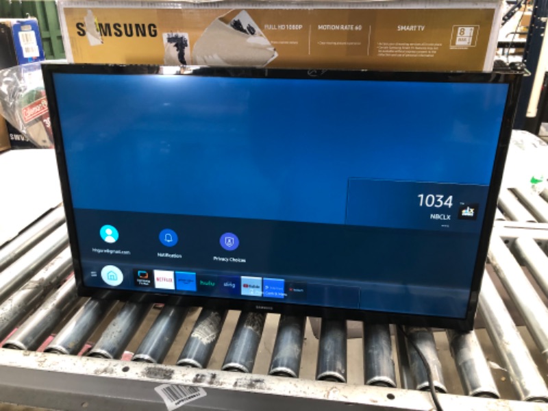 Photo 1 of SAMSUNG 32-inch Class LED Smart FHD TV 1080P (UN32N5300AFXZA, 2018 Model)