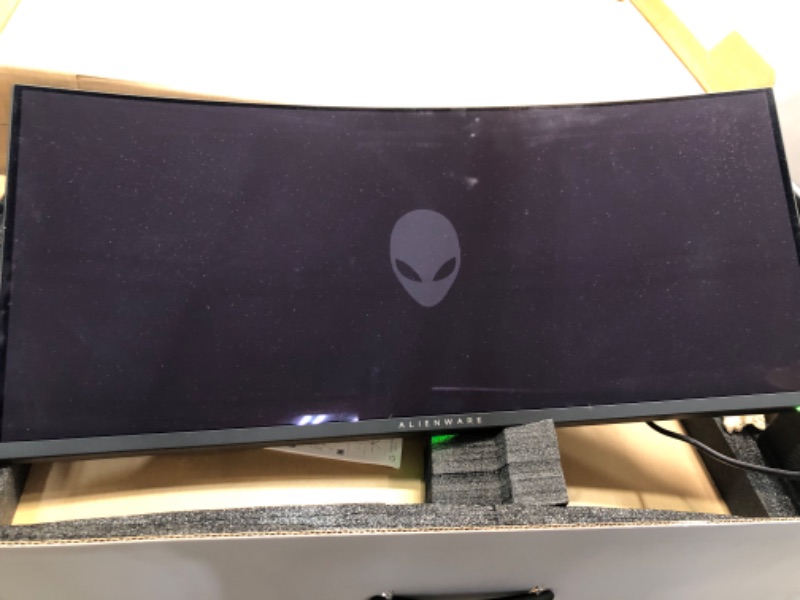 Photo 2 of Alienware 34 Inch Curved PC Gaming Monitor, 3440 x 1440p Resolution, Quantum Dot OLED 175Hz, 1800R Curvature, True 1ms GTG, 1,000,000:1 Contrast Ratio, 1.07 Billion Colors, AW3423DW - Lunar Light
