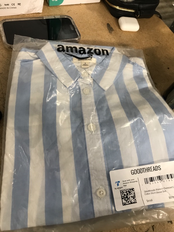 Photo 2 of (pack of 3) Amazon Brand - Goodthreads Women's Oversized Lightweight Cotton Short-Sleeve Shirt Small Blue/White, Wide Stripe