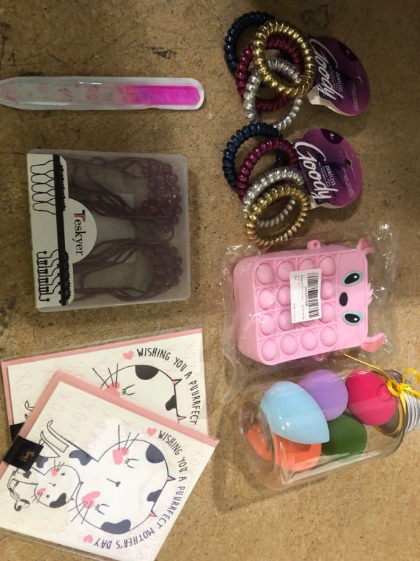 Photo 1 of BUNDLE OF 8 MIXED BEAUTY ITEMS