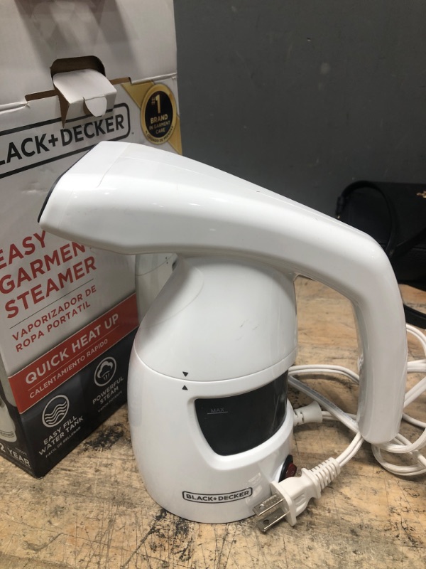 Photo 2 of **tested/ turns on** BLACK+DECKER HGS011 Easy Steamer
